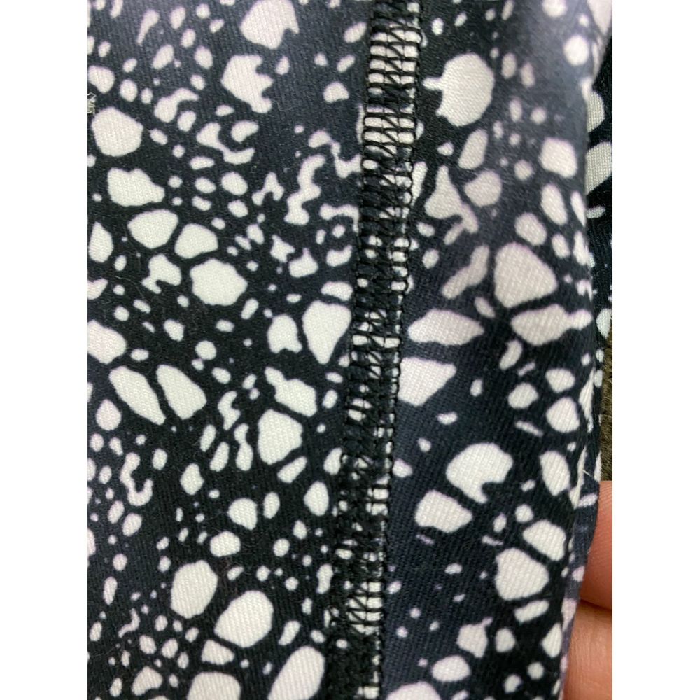 C9 Graffiti crop athletic leggings size Small - Picture 11 of 11